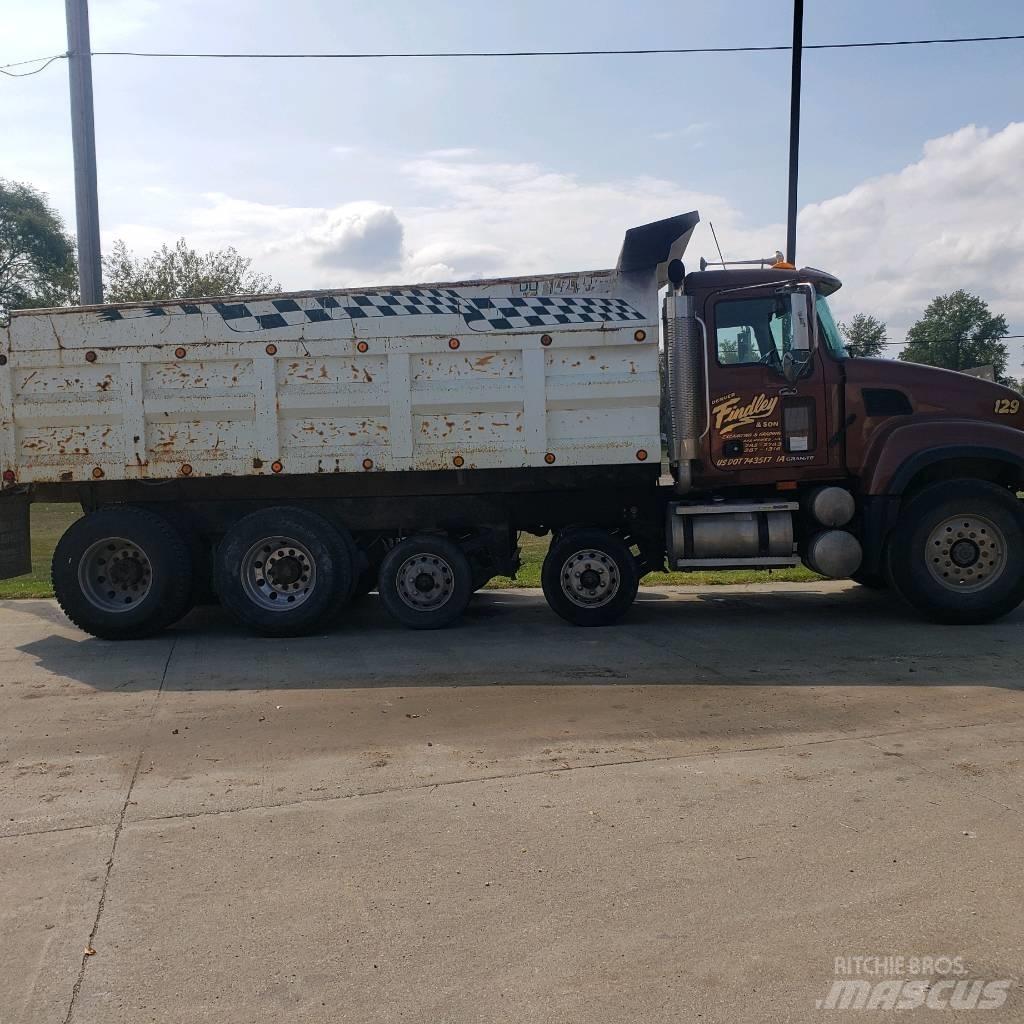 Mack CV 713 Savivarčių priekabų vilkikai