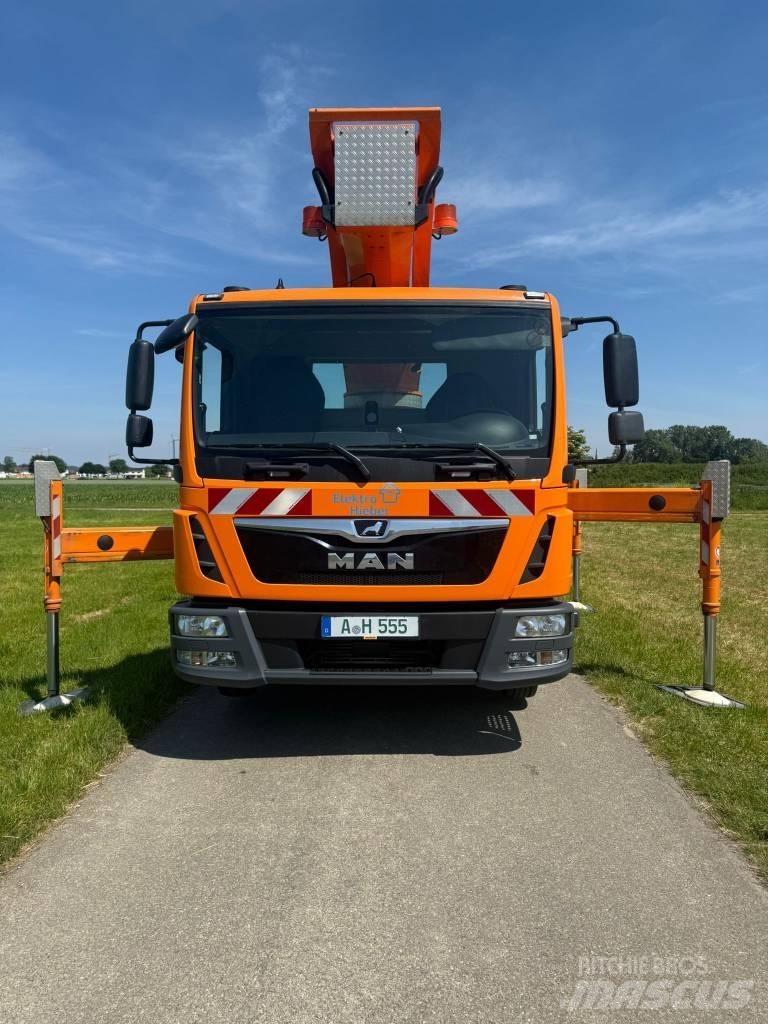 Palfinger P 300 KS Ant vilkikų montuojamos kėlimo platformos