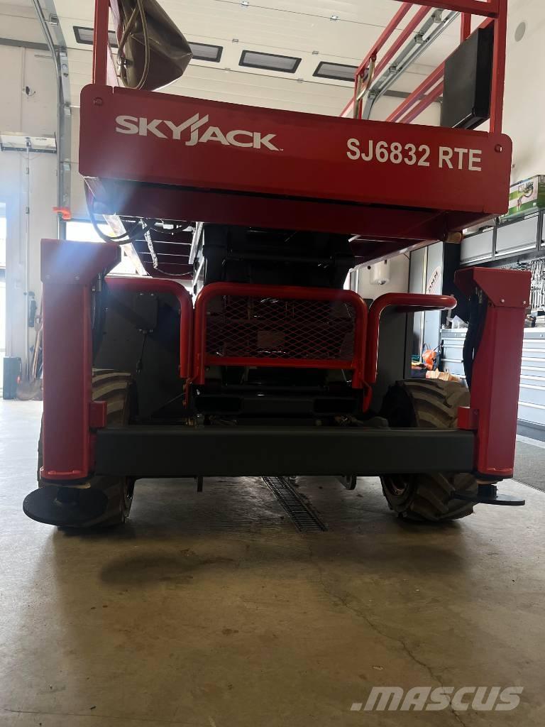 SkyJack SJ 6832 RTE Žirkliniai keltuvai