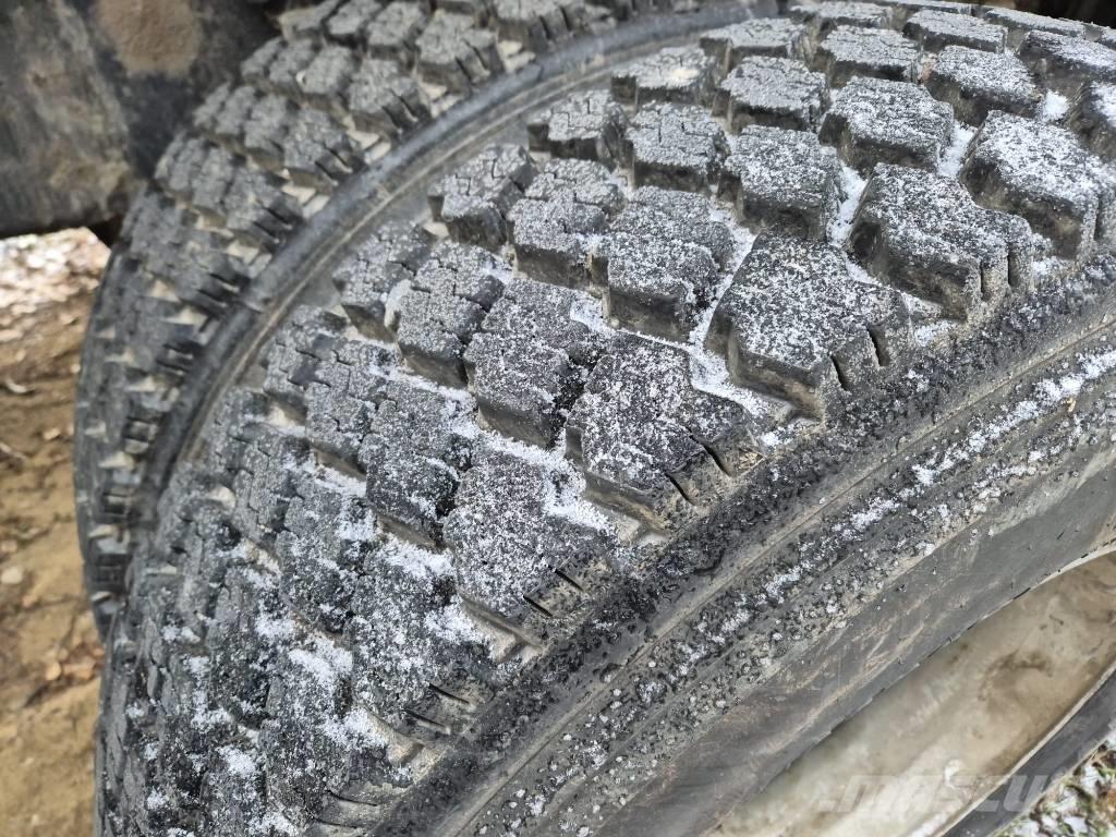 Sisu E11 Savivarčių priekabų vilkikai