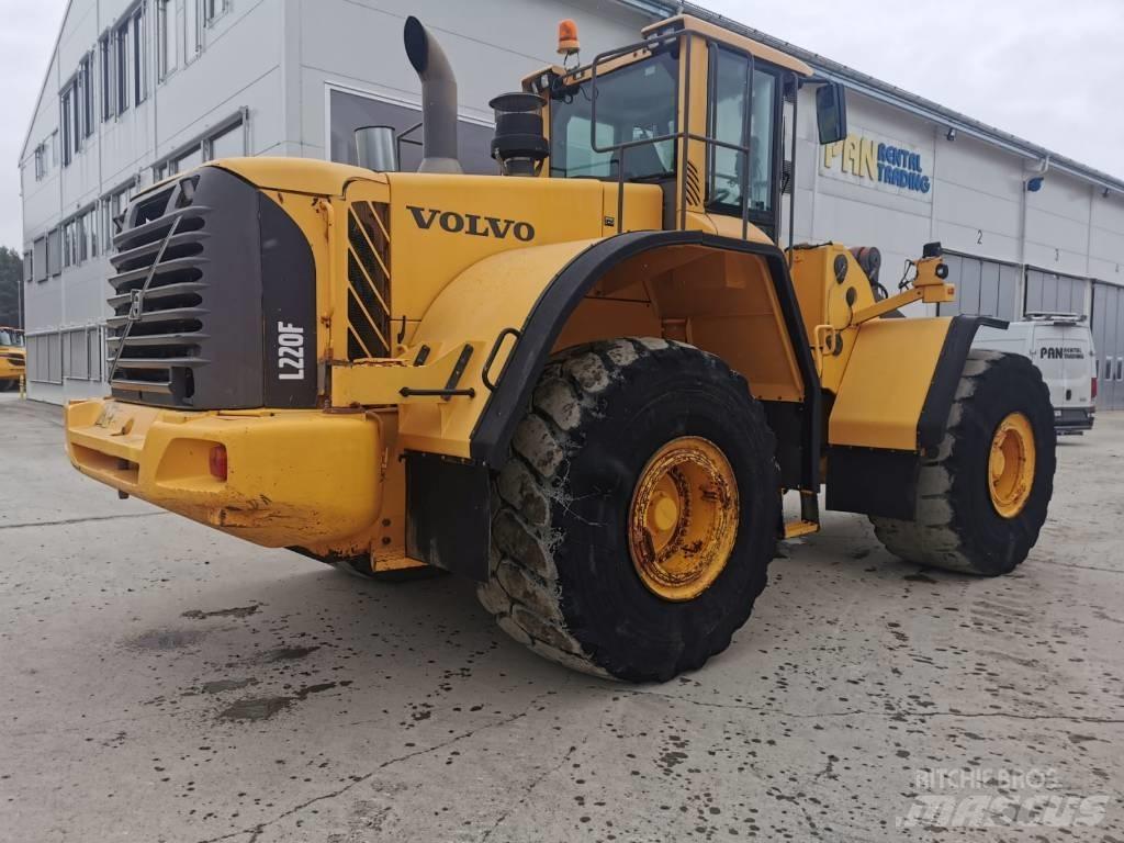 Volvo L220F Naudoti ratiniai krautuvai