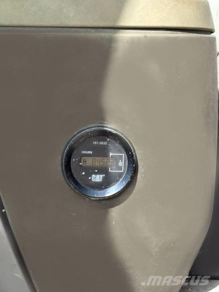 CAT 320 D L Vikšriniai ekskavatoriai