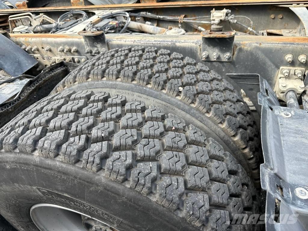 Volvo FMX 8X4*4  4132 Važiuoklė su kabina