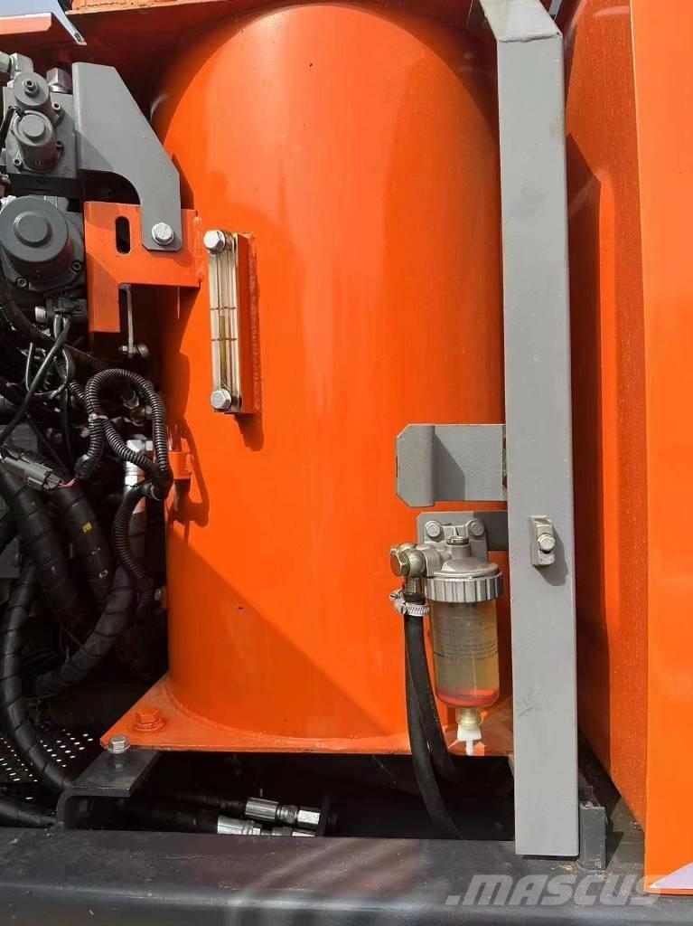 Hitachi 130 Vikšriniai ekskavatoriai