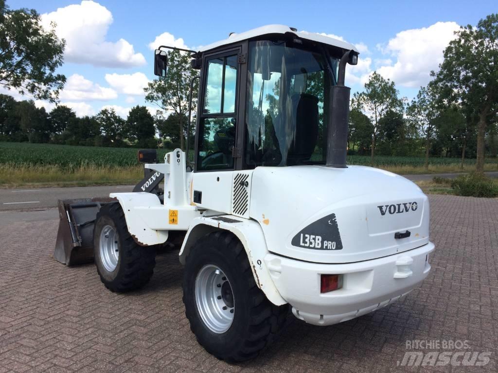 Volvo L 35 B Naudoti ratiniai krautuvai
