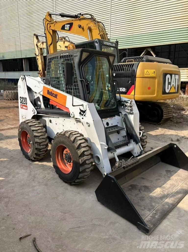 Bobcat S 220 Krautuvai su šoniniu pasukimu