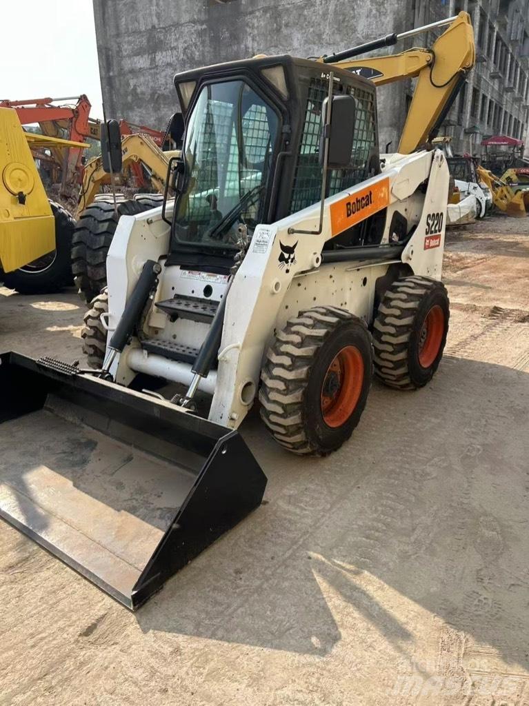 Bobcat S 220 Krautuvai su šoniniu pasukimu