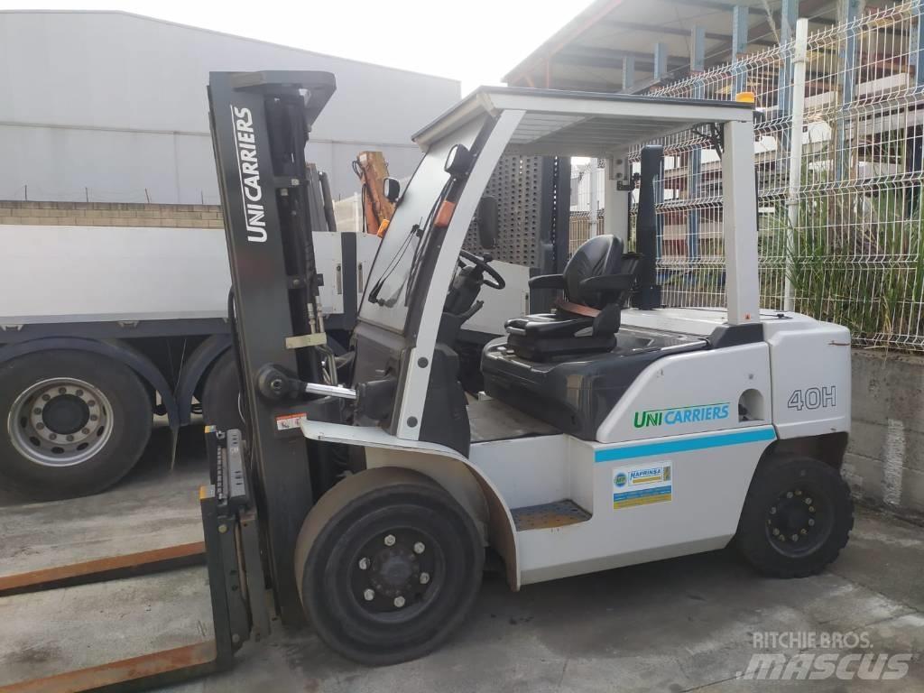 UniCarriers D1F4A40Q Krautuvai su pakrovimu iš šonų