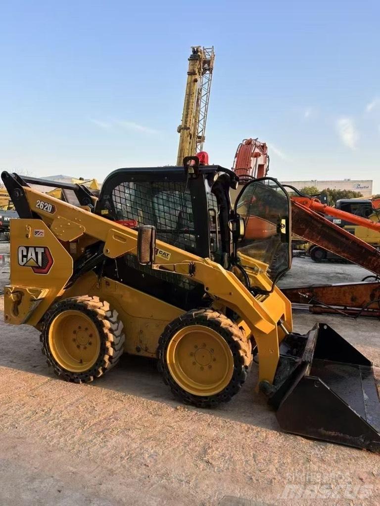 CAT 262 D Krautuvai su šoniniu pasukimu