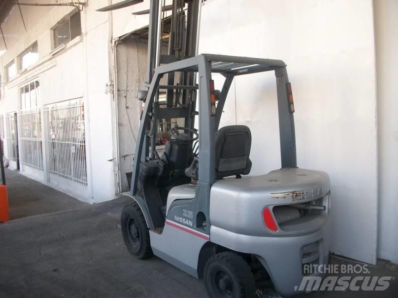 Nissan PL02A25 LPG (dujiniai) krautuvai