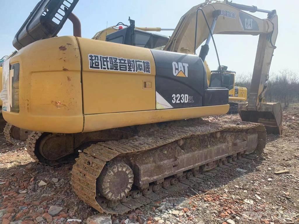 CAT 323D2 Vikšriniai ekskavatoriai