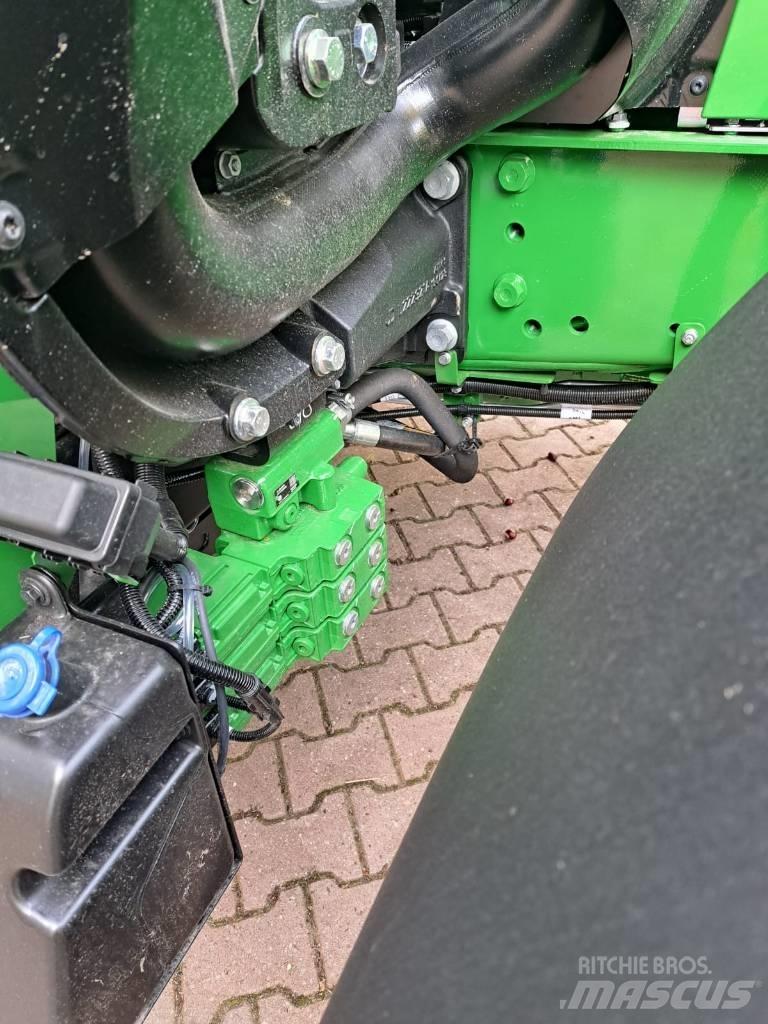 John Deere 6120M Traktoriai
