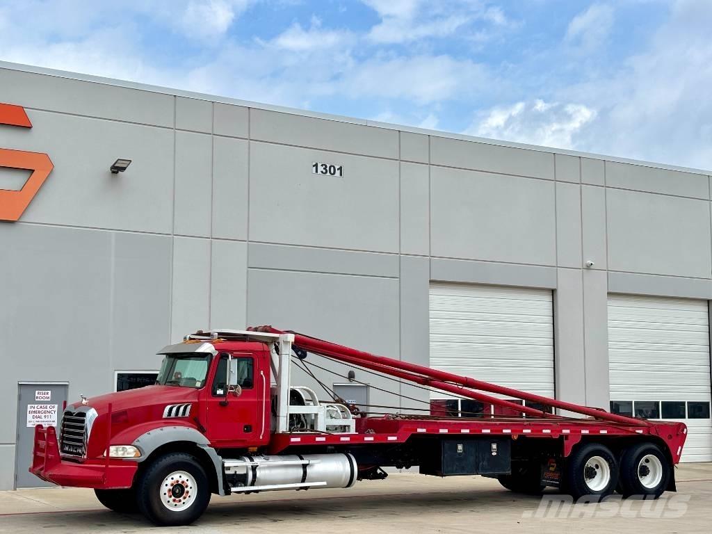 Mack GU813 Pagalbos kelyje automobiliai