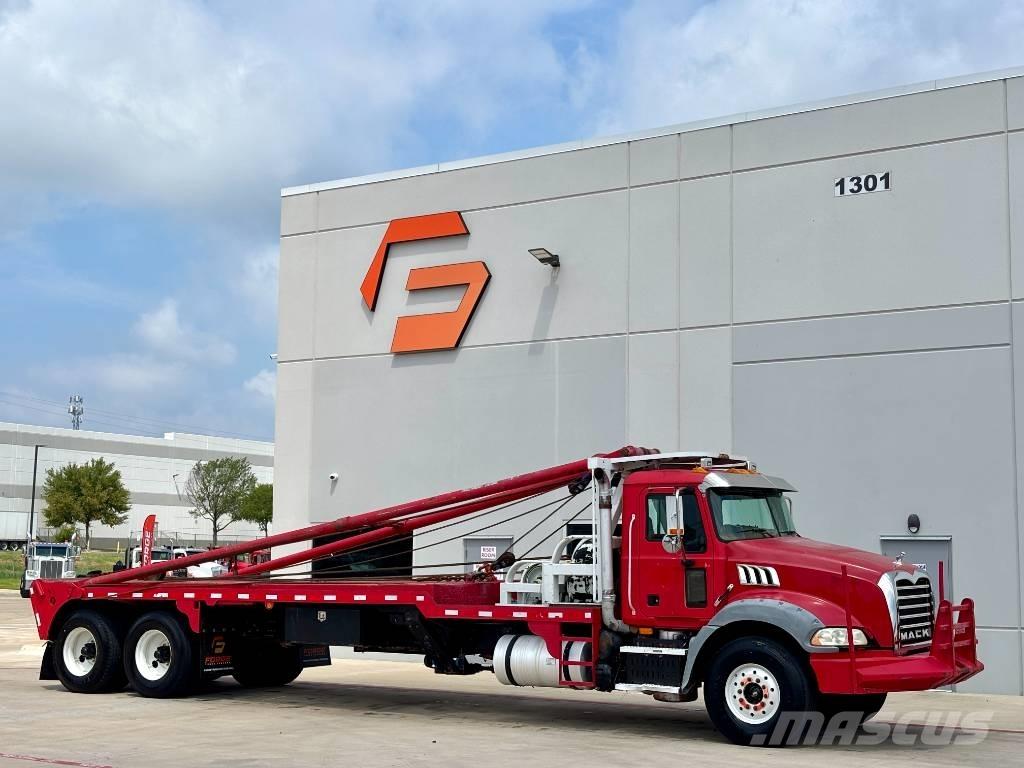 Mack GU813 Pagalbos kelyje automobiliai