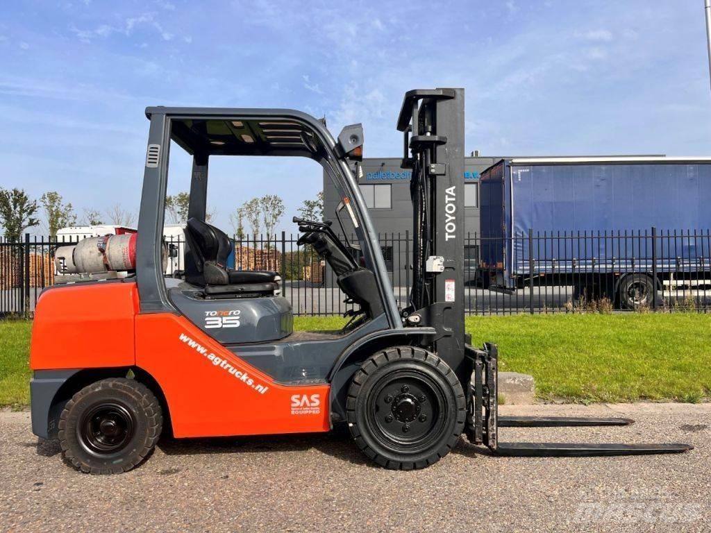 Toyota 02- 8FGJF35 LPG (dujiniai) krautuvai