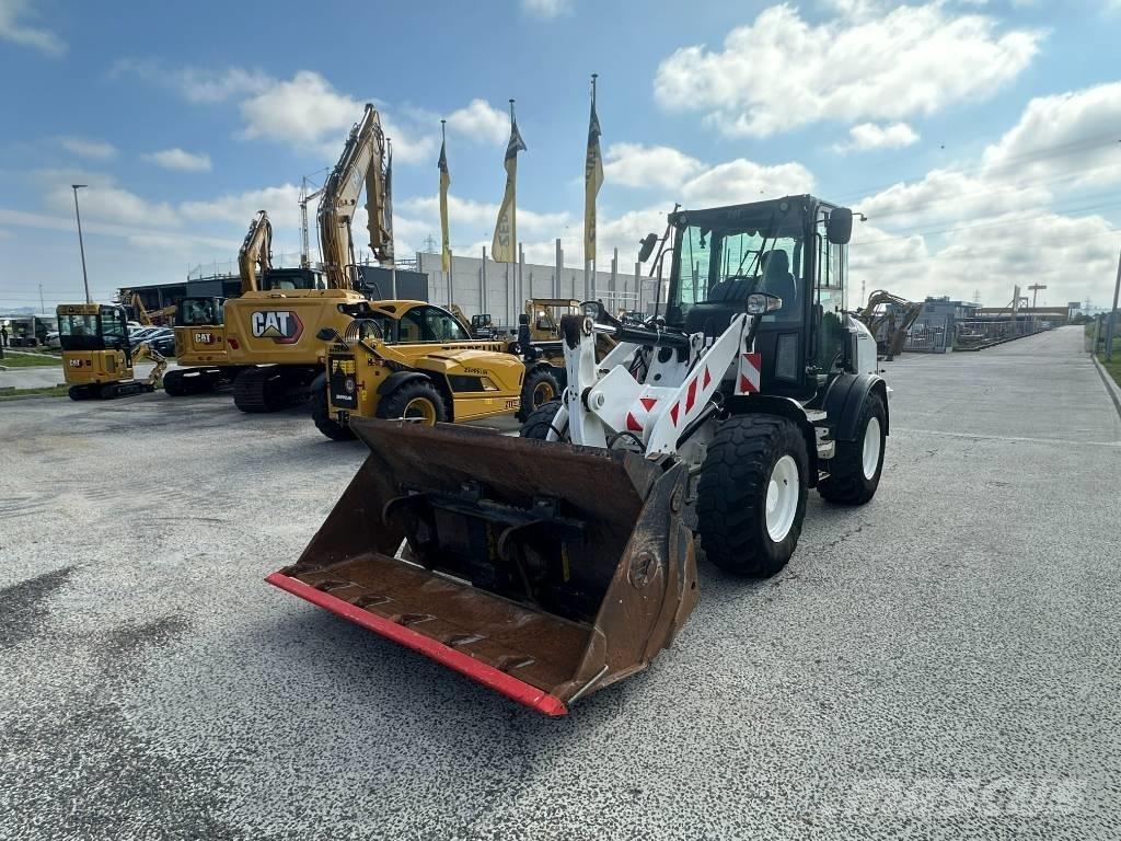 CAT 908 M Naudoti ratiniai krautuvai