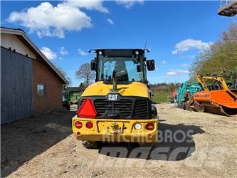 CAT 906 Naudoti ratiniai krautuvai