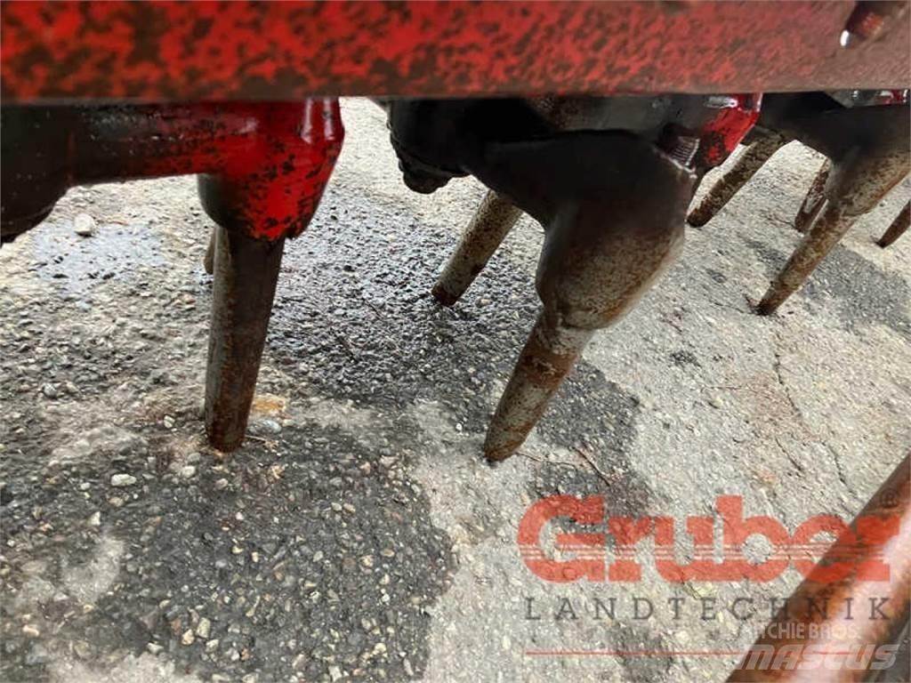 Lely 3000 Varomosios akėčios ir žemės frezos