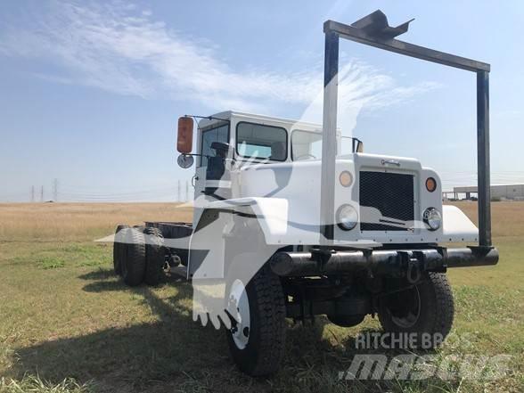 Diamond T M13 Važiuoklė su kabina