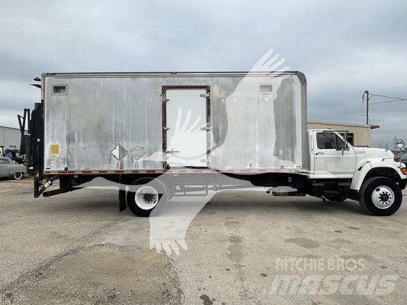 Ford F800 Statyba - Kita