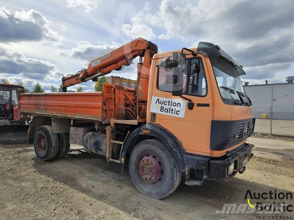 Mercedes-Benz 1722 Savivarčių priekabų vilkikai
