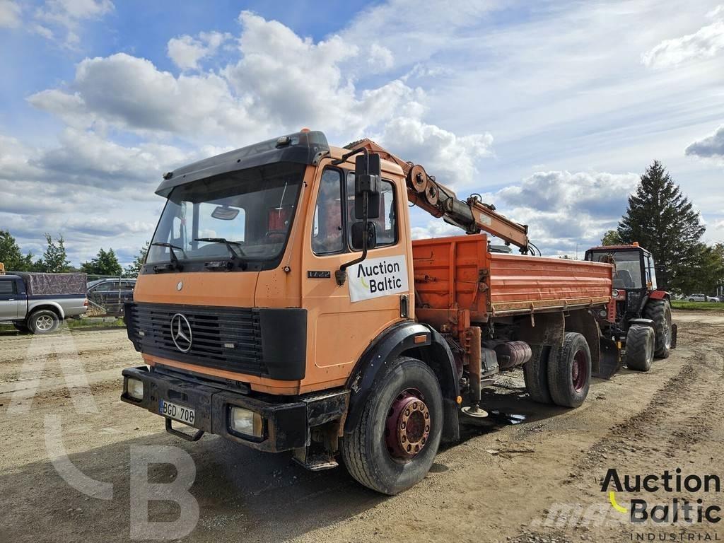 Mercedes-Benz 1722 Savivarčių priekabų vilkikai