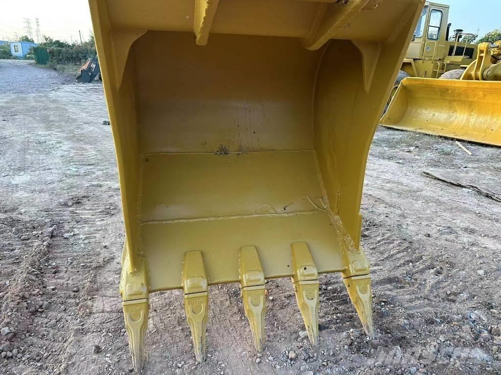 CAT 330 D L Vikšriniai ekskavatoriai