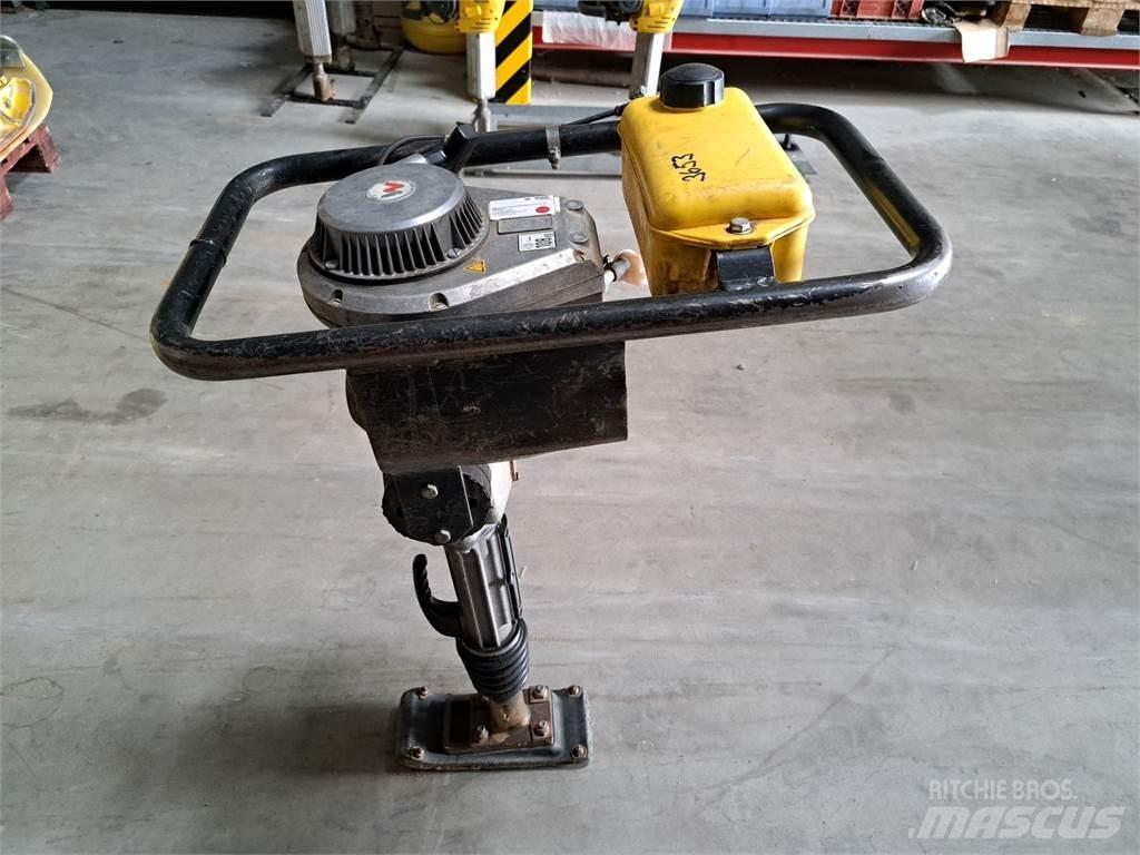 Wacker Neuson BS30 Plūktuvai