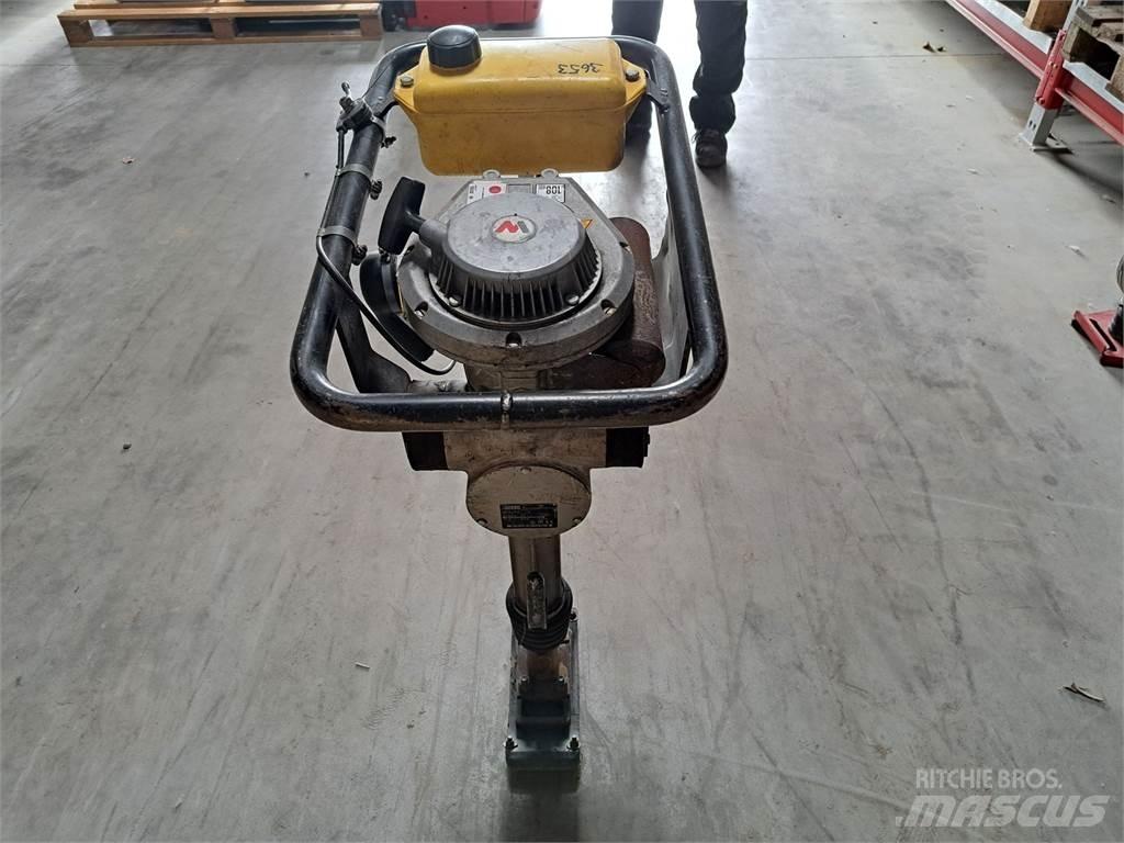Wacker Neuson BS30 Plūktuvai