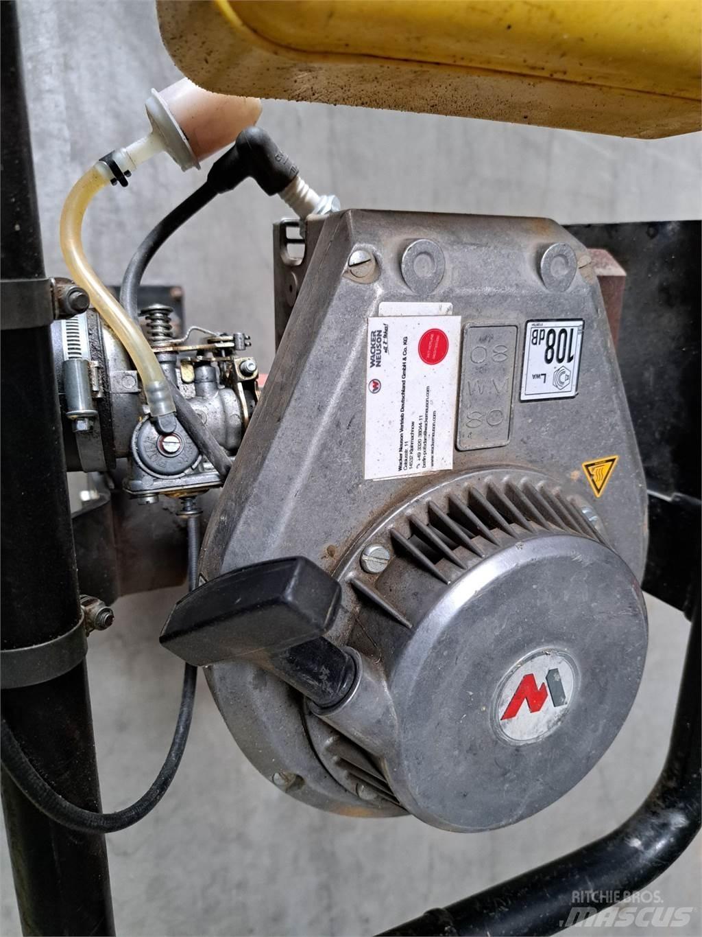 Wacker Neuson BS30 Plūktuvai