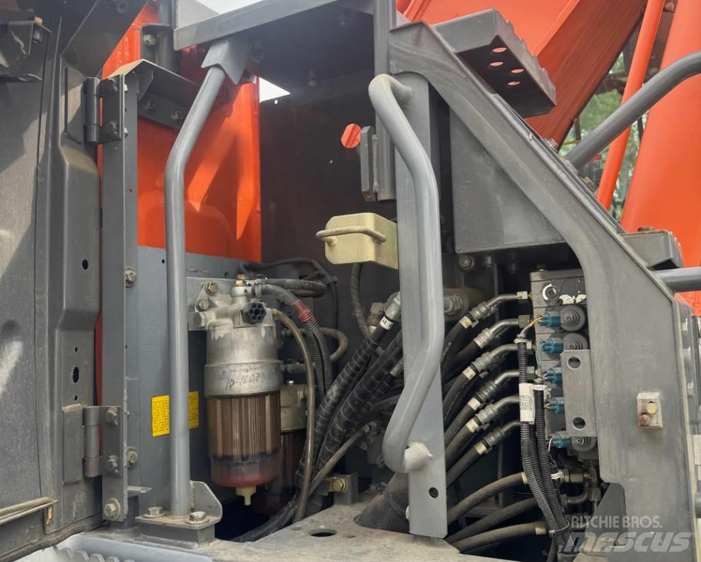 Hitachi ZX 220 W-3 Ratiniai ekskavatoriai