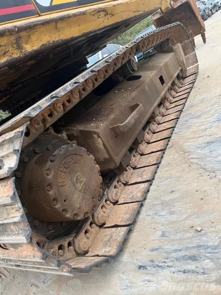 CAT 313 D Vikšriniai ekskavatoriai