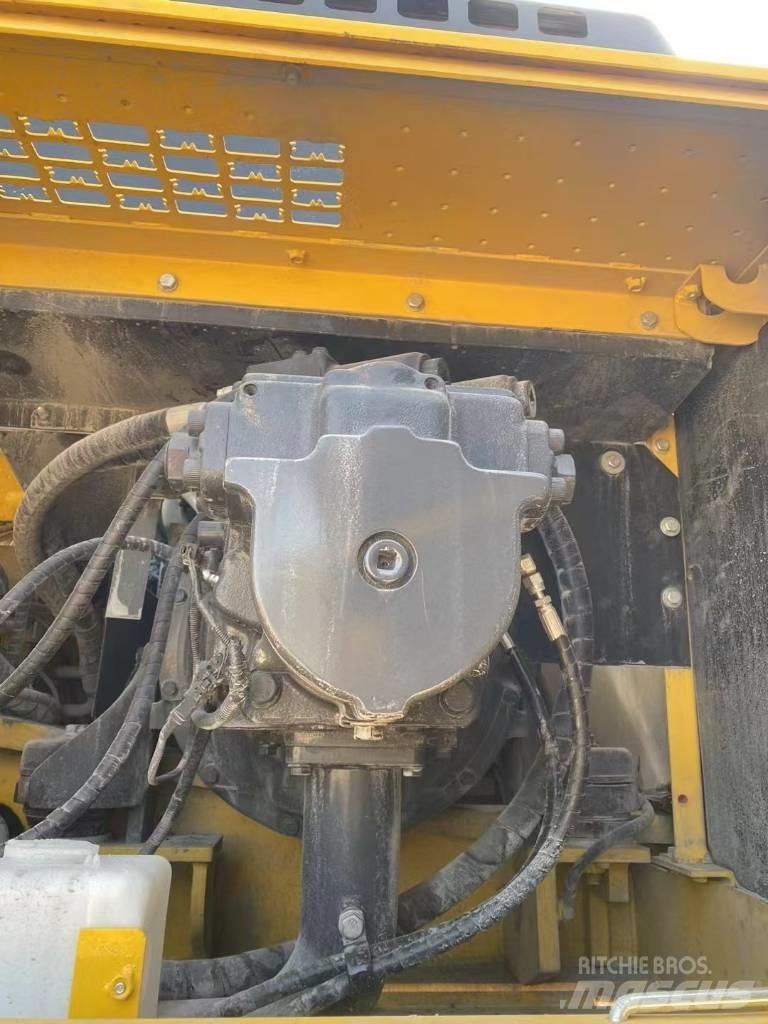 Komatsu 450LC-8 Vikšriniai ekskavatoriai