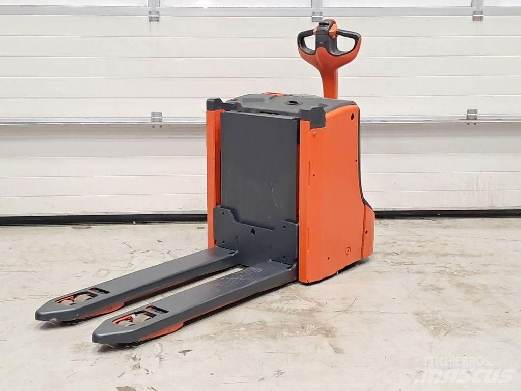 Linde T16L Rankiniai hidrauliniai vėžimėliai