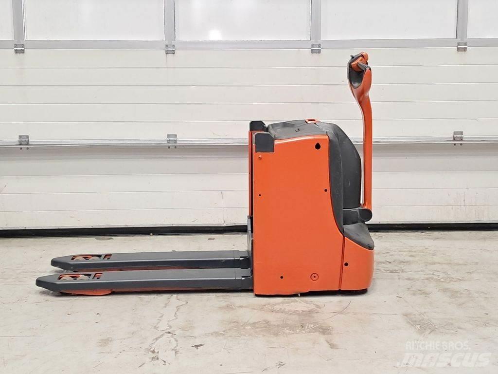 Linde T16L Rankiniai hidrauliniai vėžimėliai
