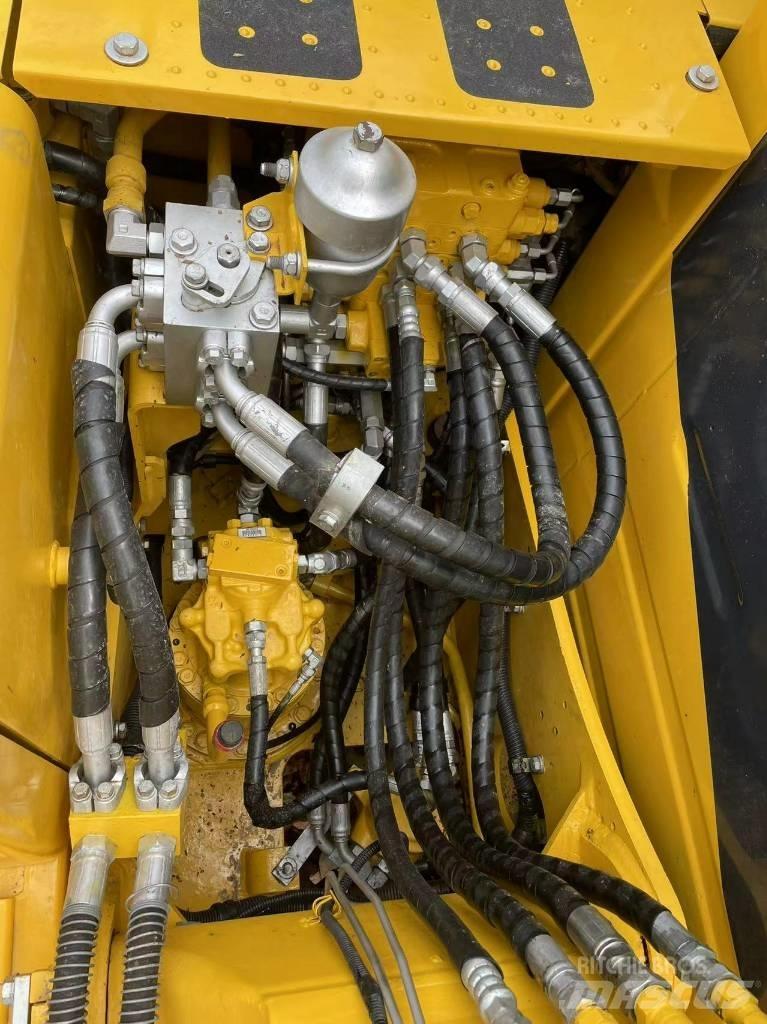 Komatsu 120-8 Vikšriniai ekskavatoriai