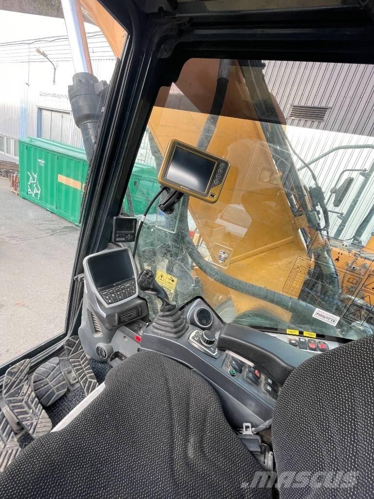 Hyundai HX 260 L Vikšriniai ekskavatoriai