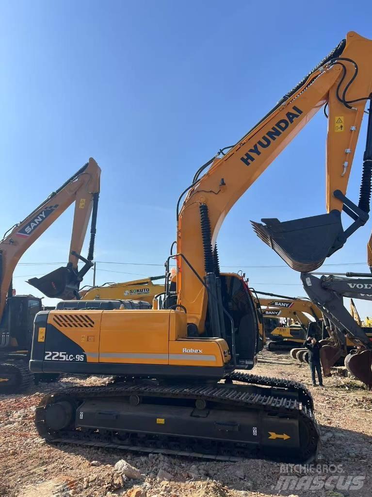 Hyundai 225-9 Vikšriniai ekskavatoriai