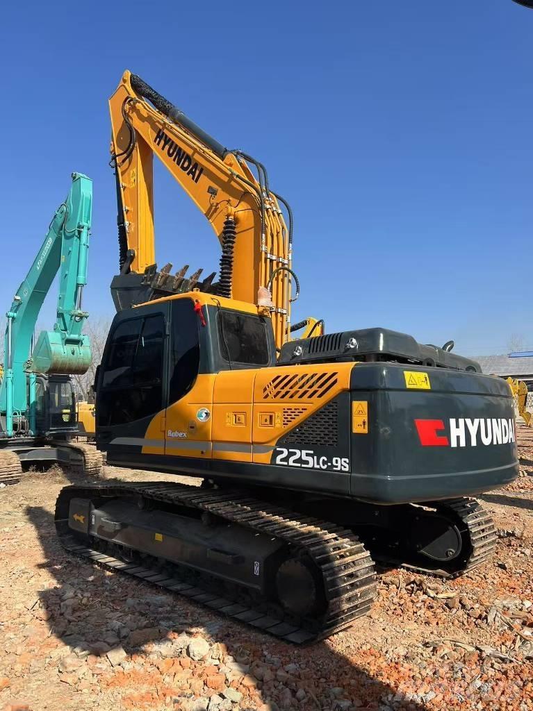 Hyundai 225-9 Vikšriniai ekskavatoriai
