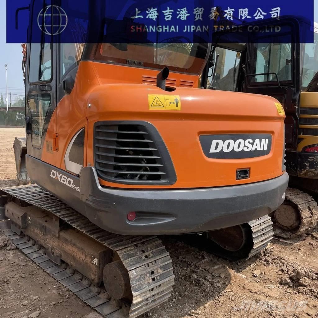Doosan DX 60 Vikšriniai ekskavatoriai