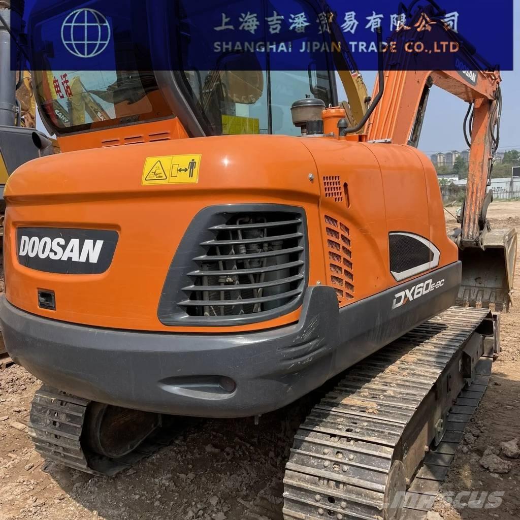 Doosan DX 60 Vikšriniai ekskavatoriai