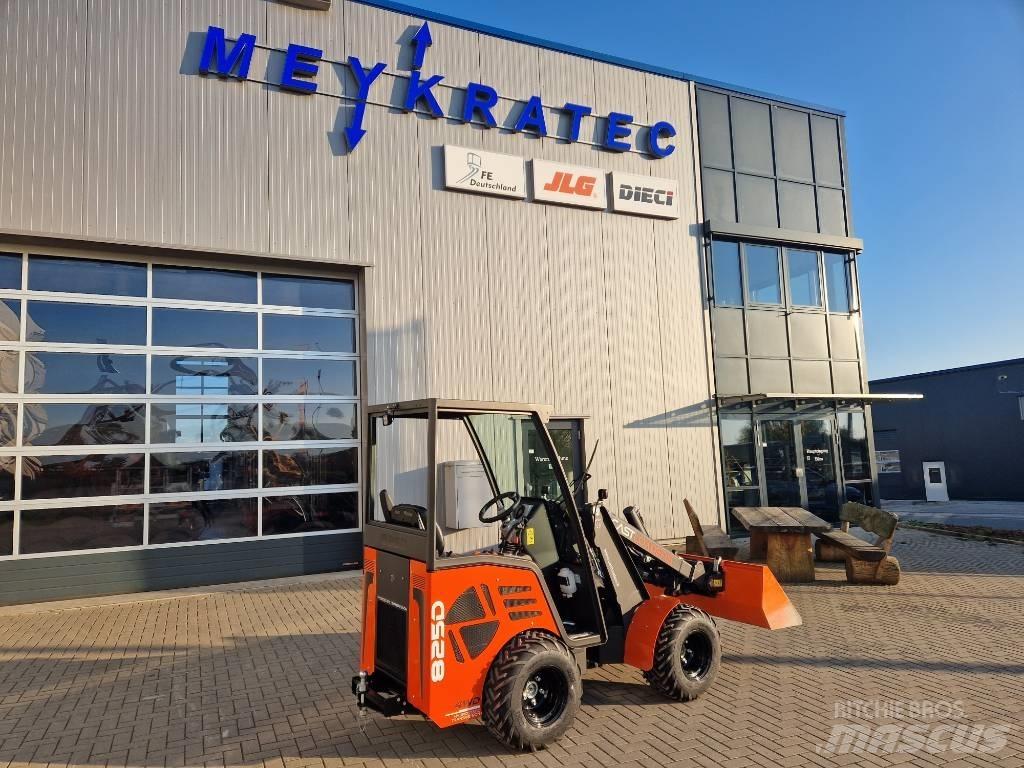 Cast Loaders 825D Teleskopiniai krautuvai