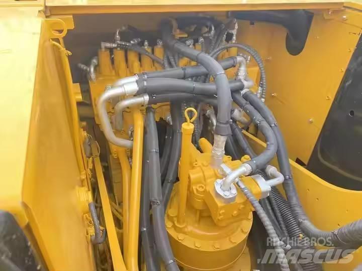 CAT 320 D2 Vikšriniai ekskavatoriai
