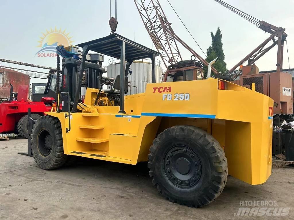 TCM FD 250 Dyzeliniai krautuvai