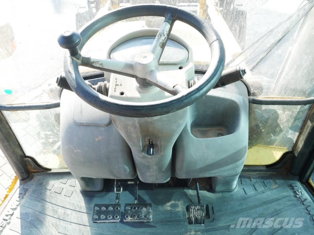 Komatsu WB 97 R-5 Ekskavatoriniai krautuvai