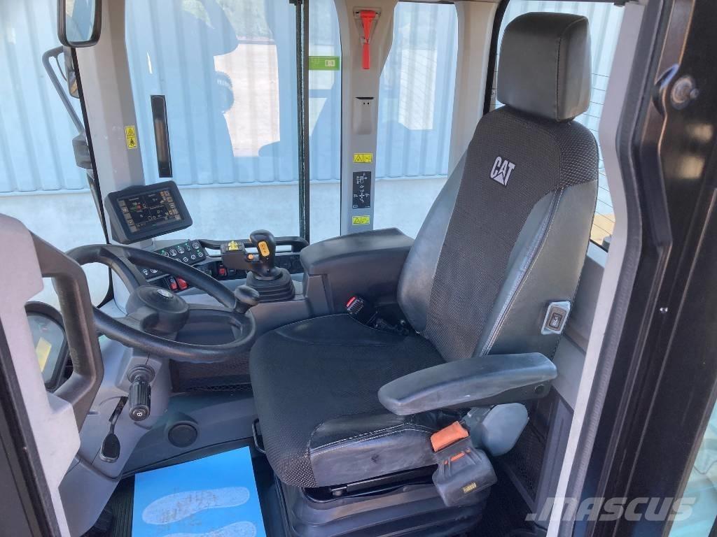 CAT 938M Naudoti ratiniai krautuvai