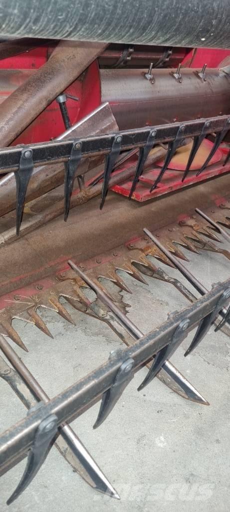 Massey Ferguson 22 Derliaus nuėmimo kombainai