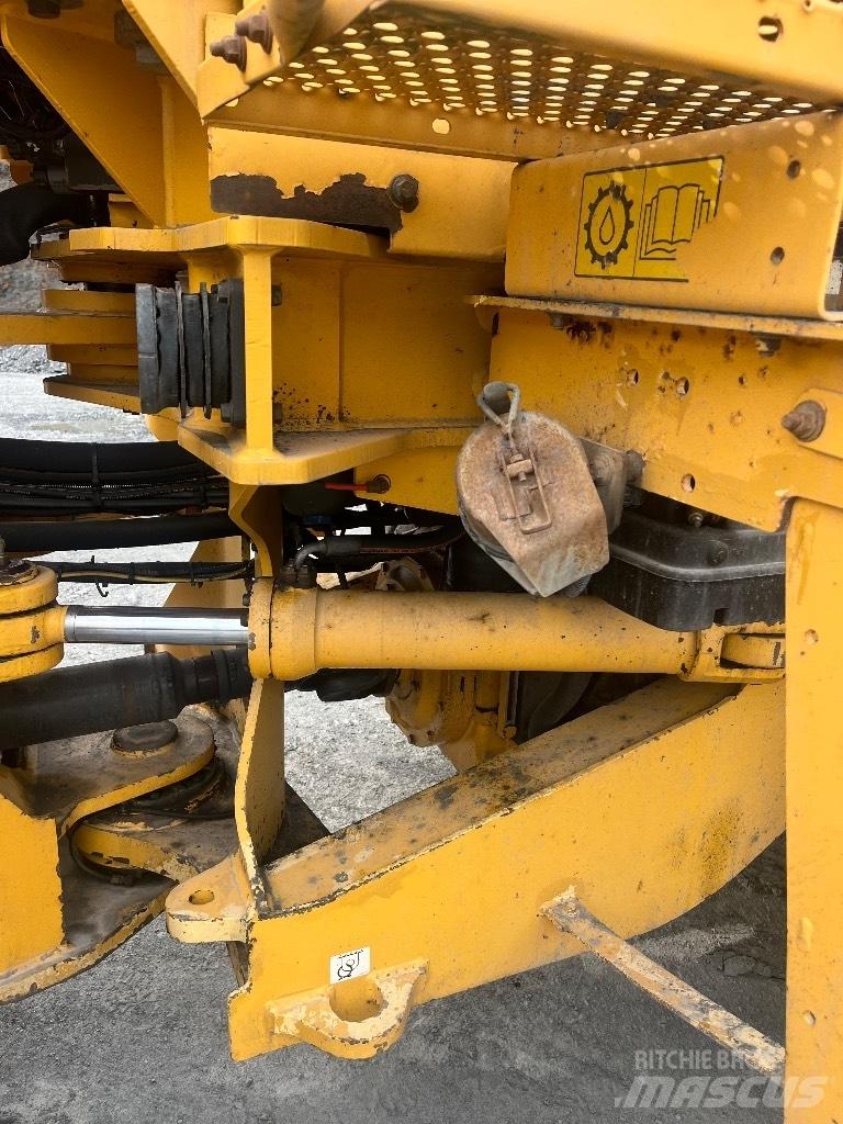 Volvo L 120 F Naudoti ratiniai krautuvai