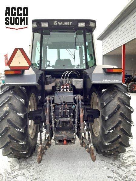 Valtra 8300 Traktoriai