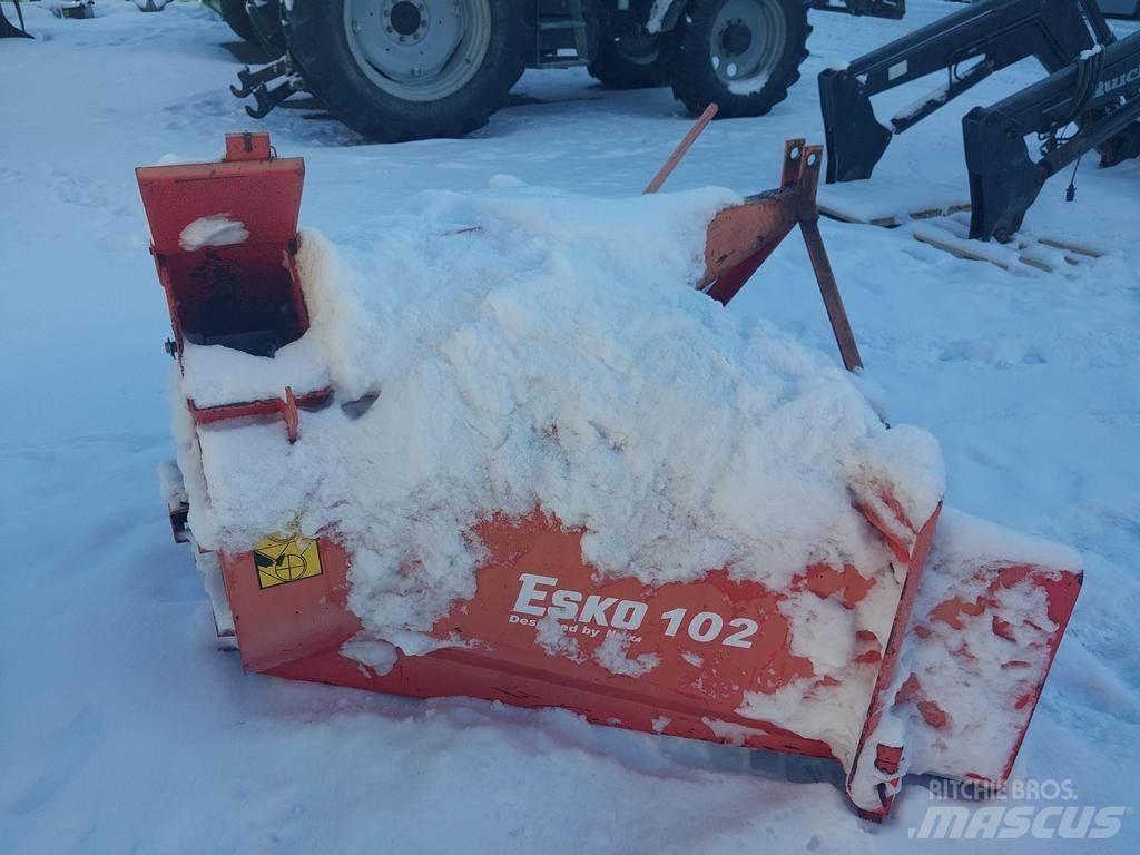 Esko 102 Sniego pūstuvai